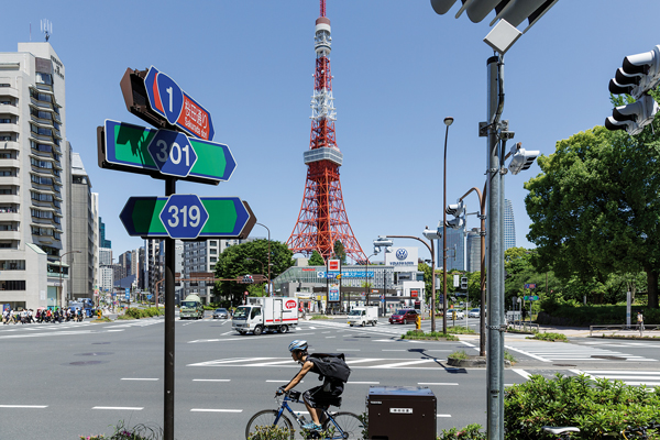 Vous croiserez l’imposante Tour de Tôkyô sur le chemin qui vous mènera à Odaiba. -Jérémie Souteyrat pour Zoom Japon-