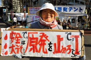 nucleaire-militants-quartier-des-ministeres-tokyo-japon