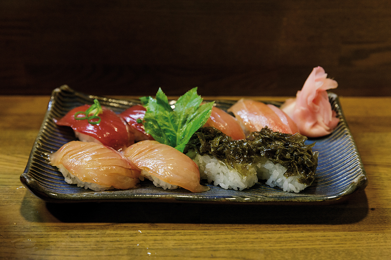 Ici, pour les sushi, on n’utilise pas de wasabi. On préfère la moutarde. ©Jérémie Souteyrat pour Zoom Japon