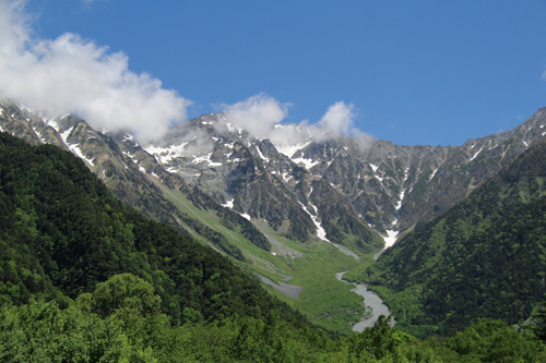 En 2014, les Japonais étaient plus de 8,4 millions à pratiquer l’alpinisme ou la randonnée en montagne.(Johann Fleuri pour Zoom Japon.)