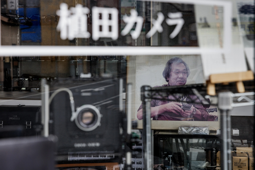 L’ancien studio d’Ueda Shôji s’est transformé en un magasin d’appareils photo baptisé Ueda Kamera.©Jérémie Souteyrat pour Zoom Japon