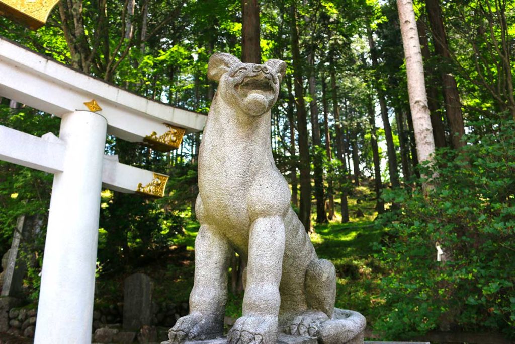 Gardiens loups du sanctuaire Mitsumine a Chichibu au Japon