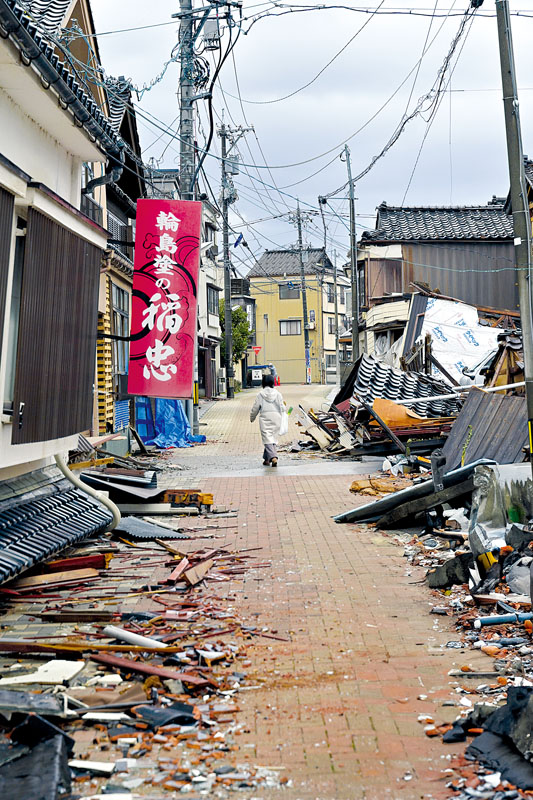 Destroyed buildings - Wajima - Disaster - Photography