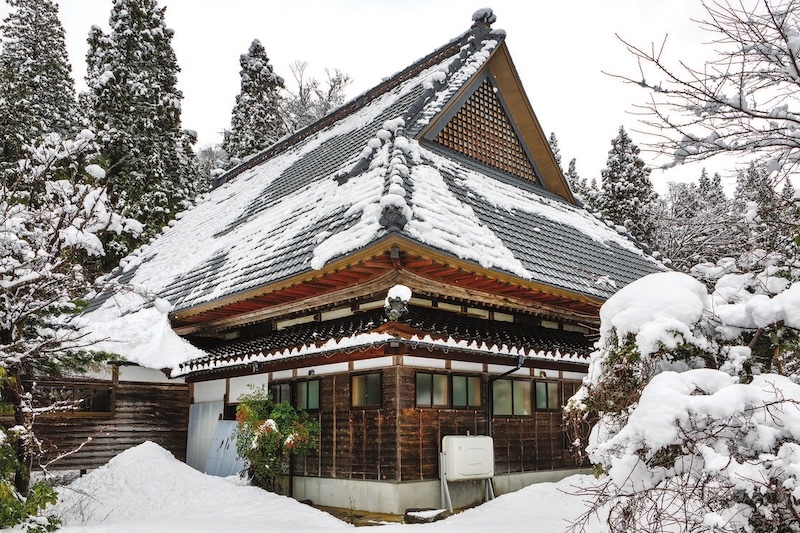 Outside of Gyônen temple - Picture