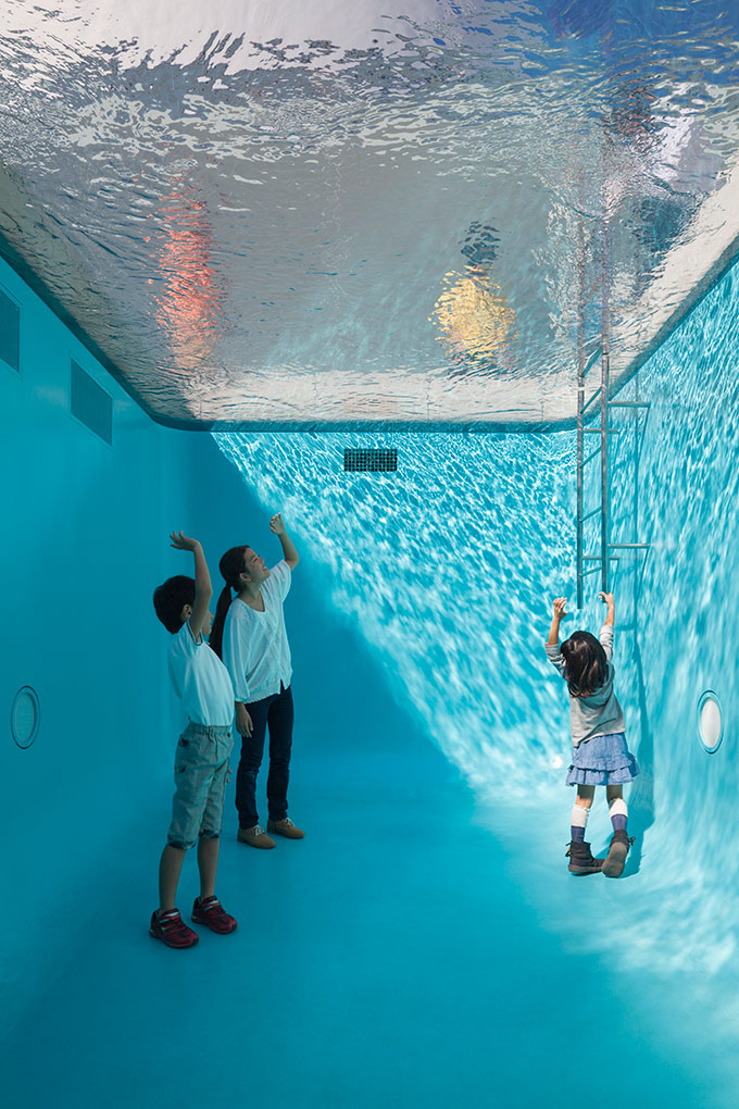 Au musée d’art contemporain du 21e siècle de Kanazawa, Japon