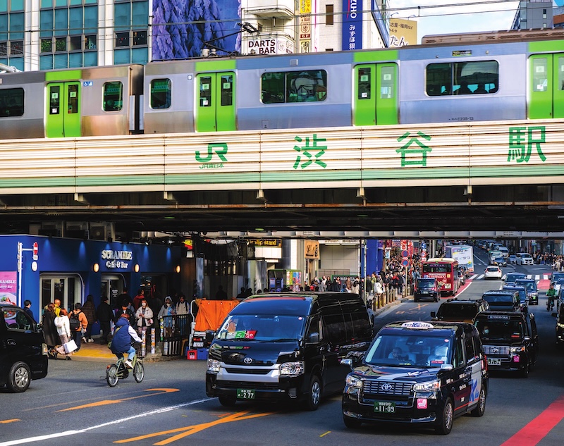 Passage d’une rame de la ligne Yamanote, Shibuya