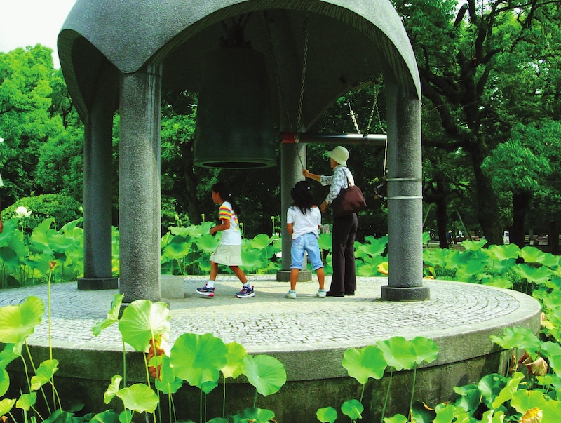 la Cloche de la paix Hiroshima, parc m&eacute;morial de la paix