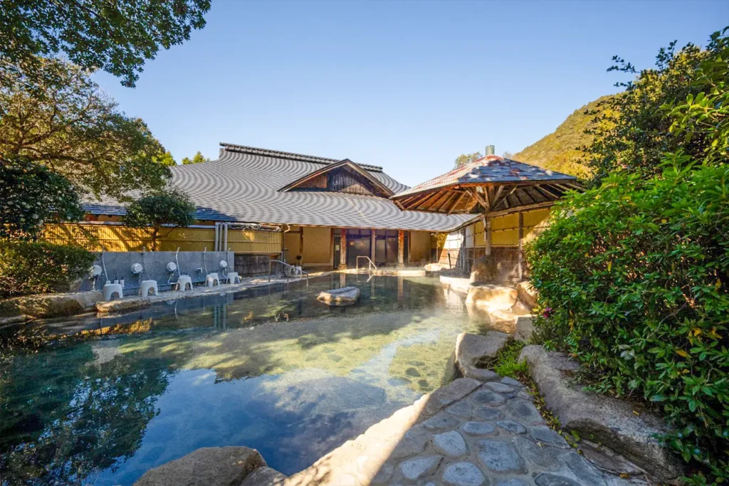 Onsen en plein air de Wataze, sur le chemin du Kumano Kod&ocirc;, au Japon