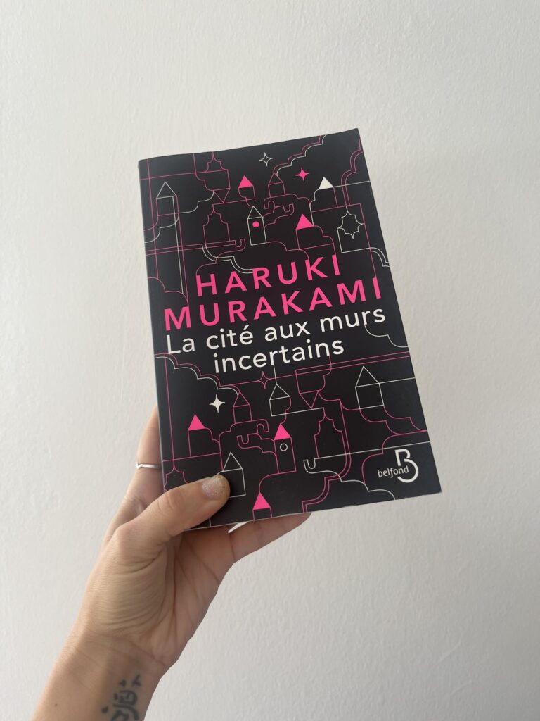 Couverture de La cité aux murs incertains, par Haruki Murakami, chez les éditions Belfond